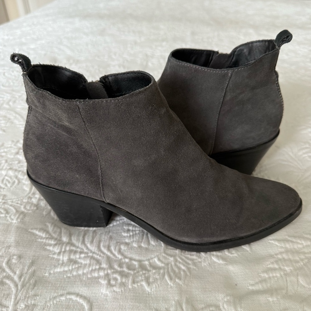 Dolce Vita Gray Suede Ankle Boots Booties. Beads on Heels. Size 8.5